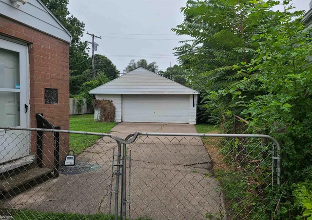 Photo 3 of Single family home for sale at 620 Eugene Ave, Ypsilanti, MI 48198 | MLS# 5050218673 | Listing updated on 2026-08-17