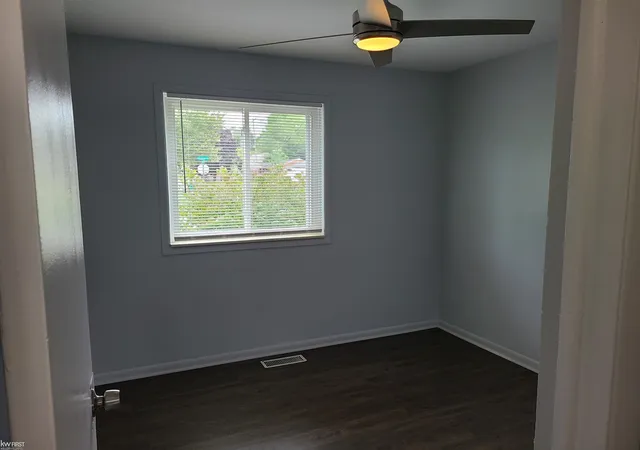 Photo 4 of Single family home for sale at 620 Eugene Ave, Ypsilanti, MI 48198 | MLS# 5050218673 | Listing updated on 2026-08-17