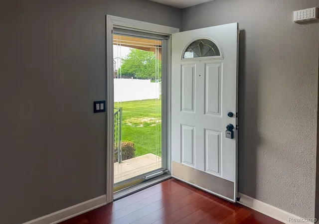 Listing Photo 3 - Condo for sale in building located at 36721 Park Pl Dr, Sterling Heights, MI 48310