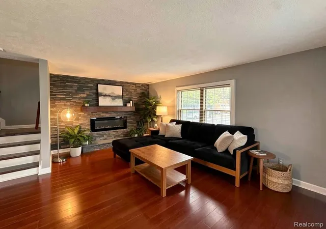 Listing Photo 4 - Condo for sale in building located at 36721 Park Pl Dr, Sterling Heights, MI 48310