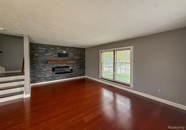 Listing Photo 5 - Condo for sale in building located at 36721 Park Pl Dr, Sterling Heights, MI 48310