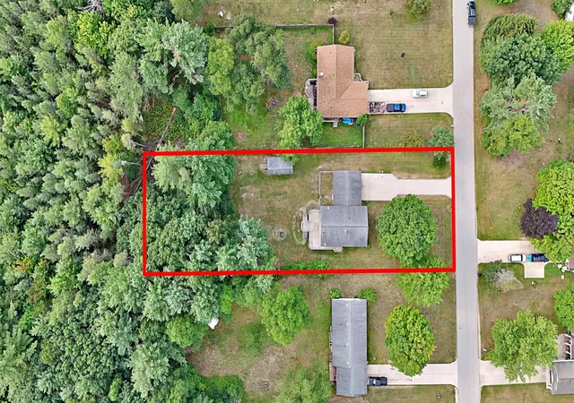 Photo 4 of Single family home for sale at 8133 Cherry Ln, Cadillac, MI 49601 | MLS# 78080072406 | Listing updated on 2026-09-18