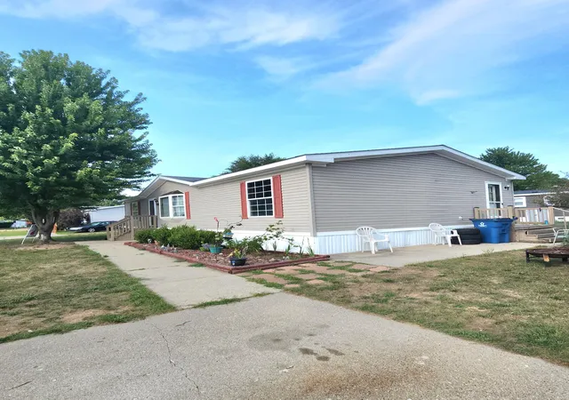 Photo 2 of Single family home for sale at 1848 Whisperwood Way E, Muskegon, MI 49442 | MLS# 71026043008 | Listing updated on 2026-08-26