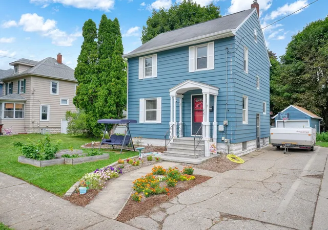 1st image of 227 N Bowen St, Jackson, MI 49202 | MLS# 55026043013