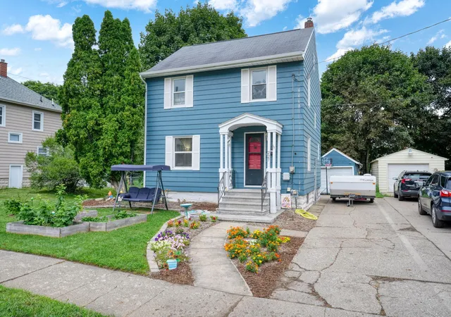2nd image of 227 N Bowen St, Jackson, MI 49202 | MLS# 55026043013