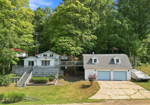 Photo 2 of Single family home for sale at 18934 Hillview Blvd, Barryton, MI 49305 | MLS# 72026043017 | Listing updated on 2026-08-15