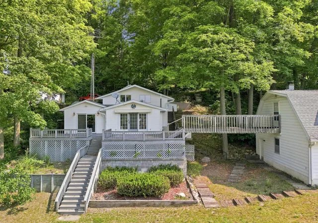 Photo 3 of Single family home for sale at 18934 Hillview Blvd, Barryton, MI 49305 | MLS# 72026043017 | Listing updated on 2026-08-15