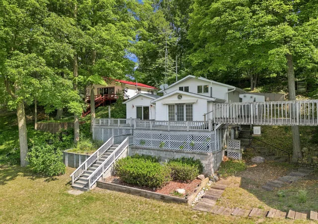 Photo 3 of Single family home for sale at 18934 Hillview Blvd, Barryton, MI 49305 | MLS# 72026043017 | Listing updated on 2026-08-15