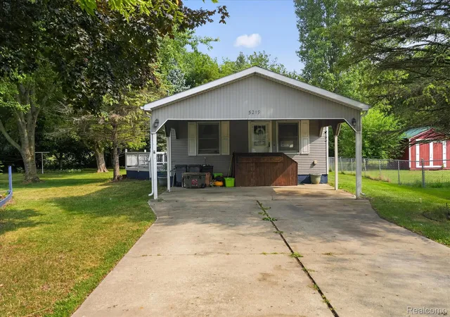 Photo 3 of Single family home for sale at 5219 E Carpenter Rd, Flint, MI 48506 | MLS# 20261064986 | Listing updated on 2026-09-08