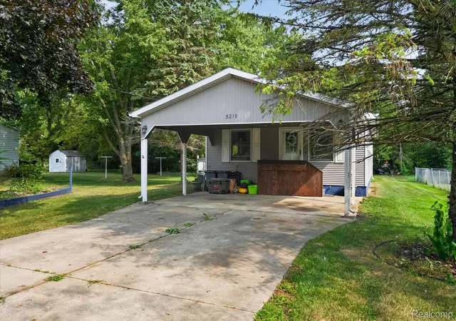 Photo 3 of Single family home for sale at 5219 E Carpenter Rd, Flint, MI 48506 | MLS# 20261064986 | Listing updated on 2026-09-08
