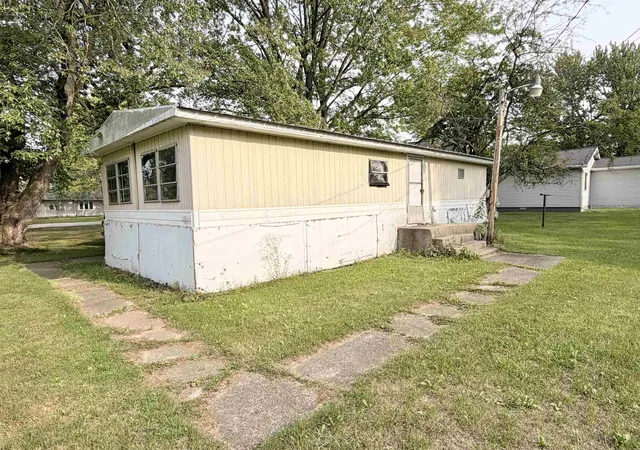 2nd image of 311 N 5th St, Shepherd, MI 48883 | MLS# 79080072410