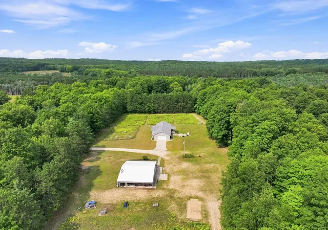Photo 4 of Single family home for sale at 275 S 35 Road, Cadillac, MI 49601 | MLS# 78080072412 | Listing updated on 2026-08-19