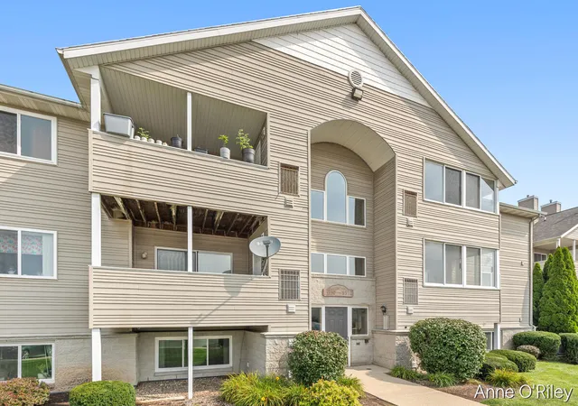 Listing Photo 3 - Condo for sale in building located at 8372 N Jasonville Ct SE, Caledonia, MI 49316