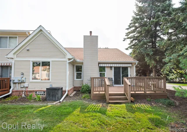 Listing Photo 3 - Condo for sale in building located at 6351 Pembrook Dr, Westland, MI 48185