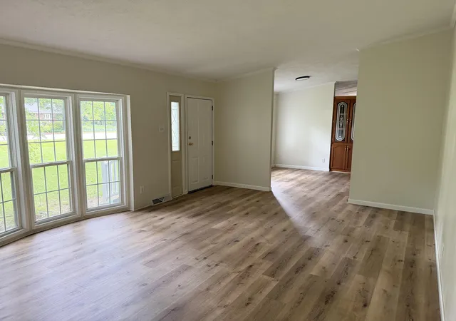 Photo 3 of Single family home for sale at 3084 S Pipestone Rd, Benton Harbor, MI 49022 | MLS# 69026043022 | Listing updated on 2026-09-09