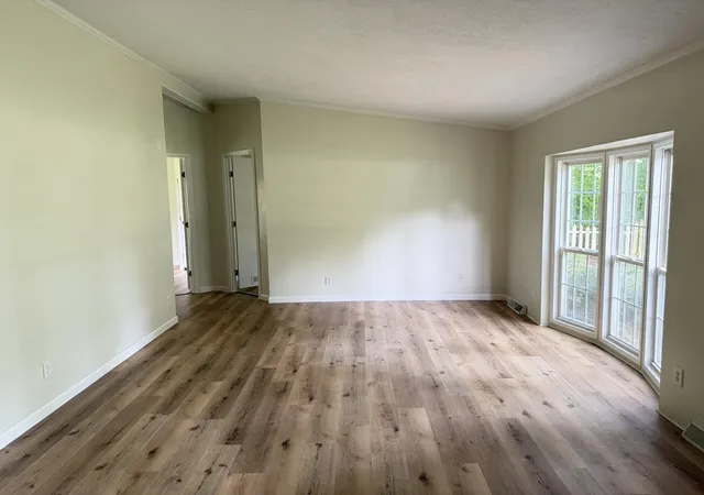 Photo 3 of Single family home for sale at 3084 S Pipestone Rd, Benton Harbor, MI 49022 | MLS# 69026043022 | Listing updated on 2026-09-09