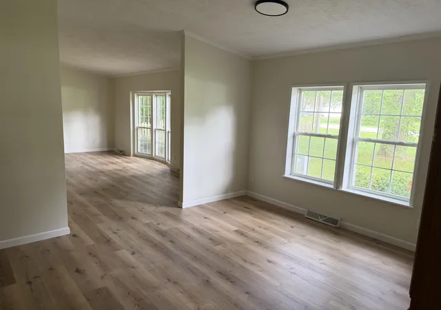 Photo 4 of Single family home for sale at 3084 S Pipestone Rd, Benton Harbor, MI 49022 | MLS# 69026043022 | Listing updated on 2026-09-09
