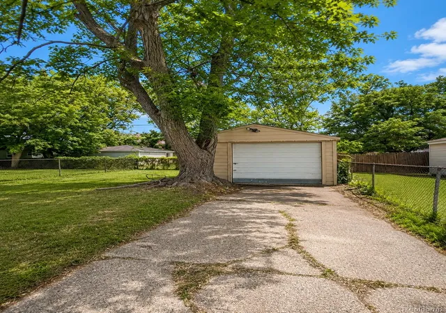 11th image of 13681 Hendricks Ave, Warren, MI 48089 | MLS# 20261065001