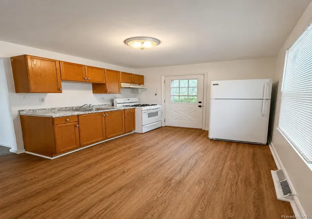 5th image of 13681 Hendricks Ave, Warren, MI 48089 | MLS# 20261065001