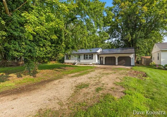Photo 2 of Single family home for sale at 1769 Perry St, Holland, MI 49424 | MLS# 65026043027 | Listing updated on 2026-08-19