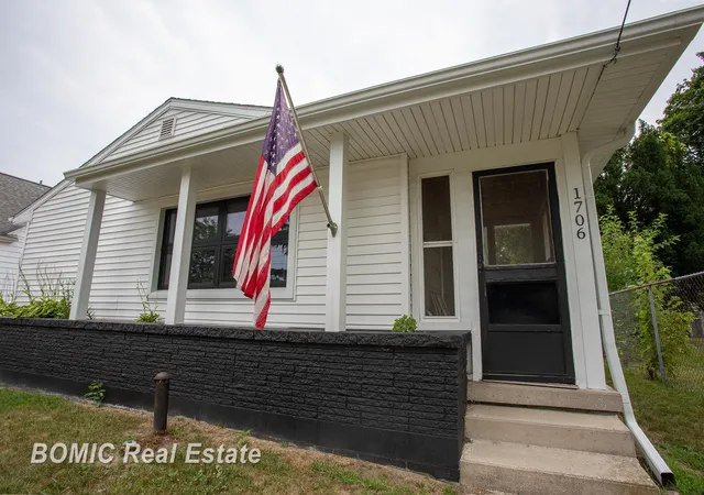 Photo 1 of Sale Pending at 1706 Helen St, Bay City, MI 48708 | MLS# 61050218686 | Listing updated on 2026-09-01
