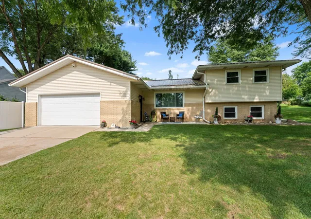 Photo 1 of Single family home for sale at 69601 Christiann Crk Dr, Edwardsburg, MI 49112 | MLS# 69026043035 | Listing updated on 2026-09-14