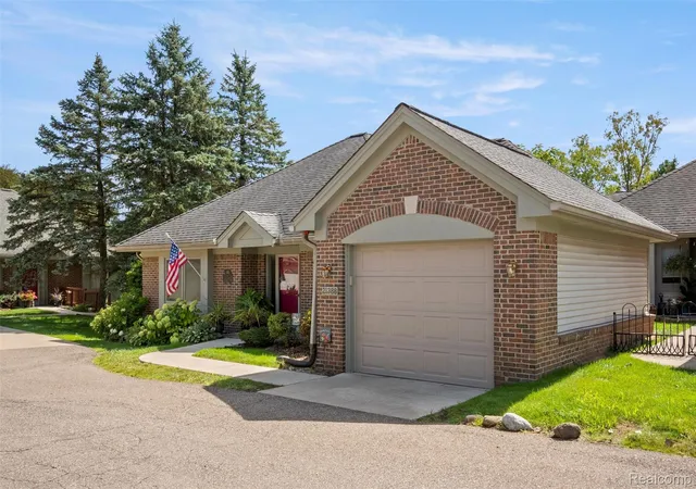 Listing Photo 4 - Condo for sale in building located at 21388 Magnolia Ct, Farmington Hills, MI 48336