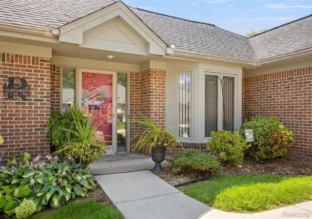 Listing Photo 5 - Condo for sale in building located at 21388 Magnolia Ct, Farmington Hills, MI 48336
