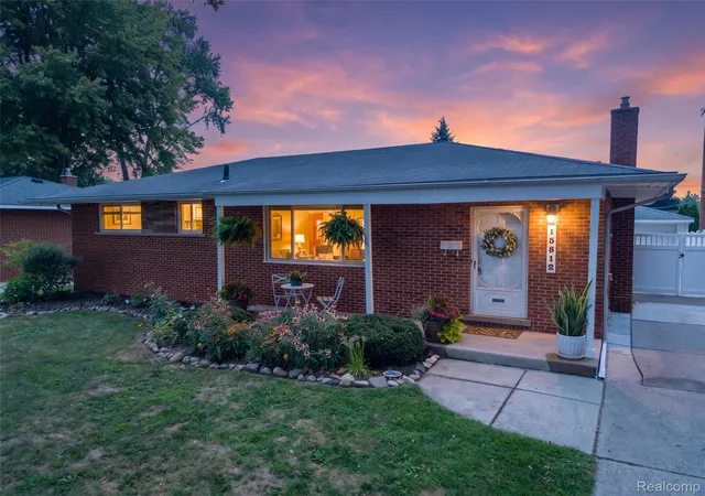 Photo 1 of Sale Pending at 15512 Bainbridge St, Livonia, MI 48154 | MLS# 20261065022 | Listing updated on 2026-09-04