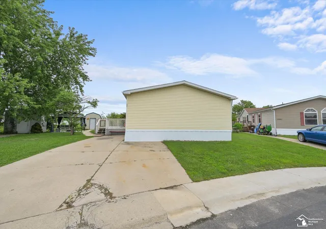 Photo 3 of Single family home for sale at 584 Pine Tree Ct, Monroe, MI 48161 | MLS# 57050218690 | Listing updated on 2026-09-18