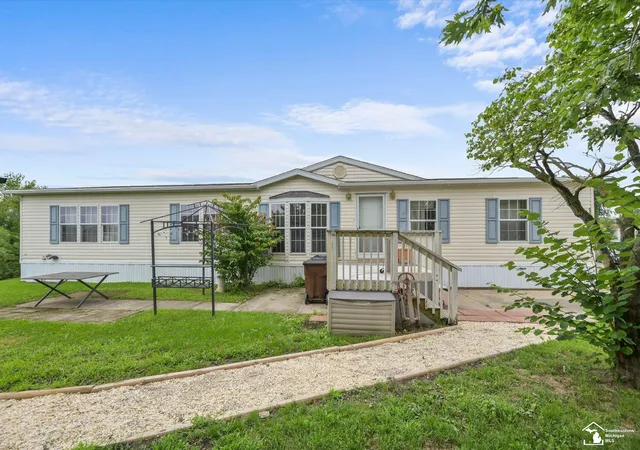 Photo 4 of Single family home for sale at 584 Pine Tree Ct, Monroe, MI 48161 | MLS# 57050218690 | Listing updated on 2026-09-18