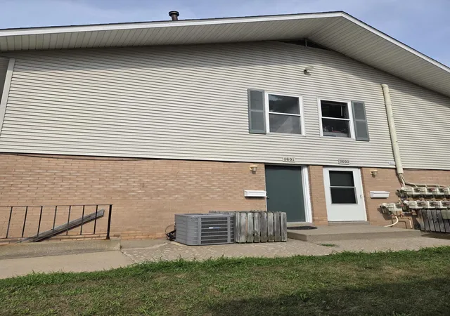 Condo for sale at 3601 Kenbrooke Ct, Kalamazoo, MI 49006 | MLS# 66026043045