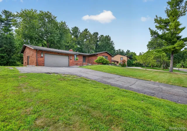 2nd image of 5730 Pine View Dr, Ypsilanti, MI 48197 | MLS# 20261065041