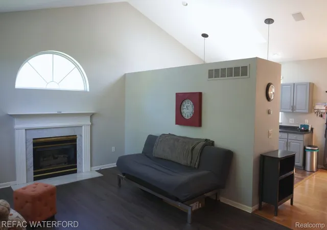 Photo 4 of Single family home for sale at 6473 Lake Meadow Dr, Waterford, MI 48327 | MLS# 20261065057 | Listing updated on 2026-09-19