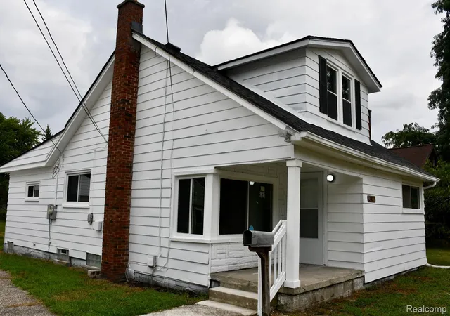 Photo 2 of Single family home for sale at 3927 Berkshire Ave, Warren, MI 48091 | MLS# 20261065061 | Listing updated on 2026-09-18