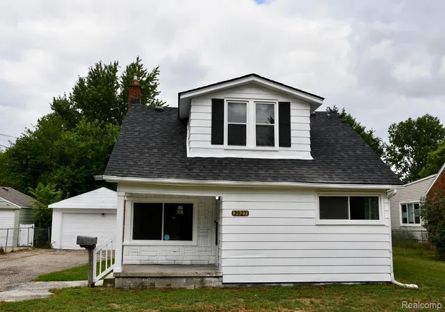 Photo 3 of Single family home for sale at 3927 Berkshire Ave, Warren, MI 48091 | MLS# 20261065061 | Listing updated on 2026-09-18