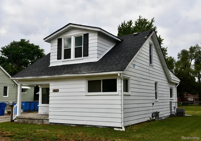 Photo 3 of Single family home for sale at 3927 Berkshire Ave, Warren, MI 48091 | MLS# 20261065061 | Listing updated on 2026-09-18