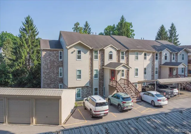 Photo 1 of Sale Pending at 4929 Harbor Point Dr, Waterford, MI 48329 | MLS# 20261065072 | Listing updated on 2026-09-15