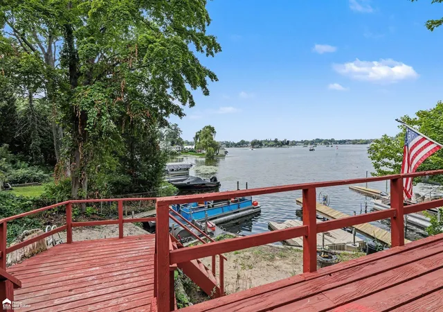 Photo 3 of Single family home for sale at 546 Bellevue Ave, Lake Orion, MI 48362 | MLS# 5050218703 | Listing updated on 2026-08-20
