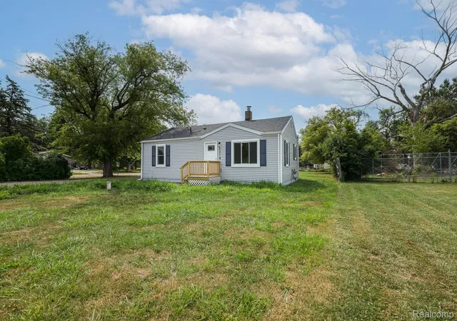 3rd image of 5318 E Bristol Rd S, Burton, MI 48519 | MLS# 20261065076