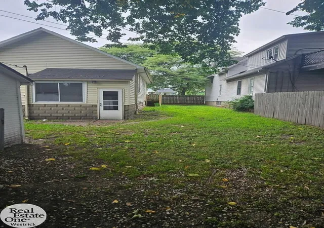 24th image of 1914 16th St, Port Huron, MI 48060 | MLS# 58050218708