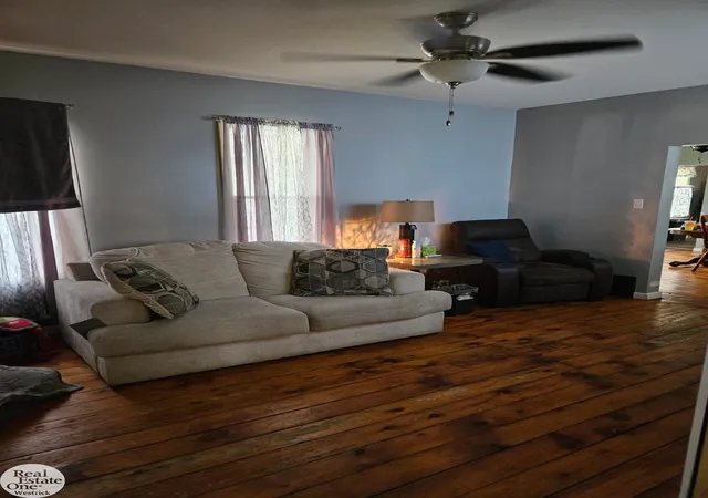 4th image of 1914 16Th St, Port Huron, MI 48060 | MLS# 58050218708
