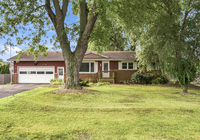 Photo 1 of Single family home for sale at 1356 Wilson Rd, Saint Joseph, MI 49085 | MLS# 69026043090 | Listing updated on 2026-09-14