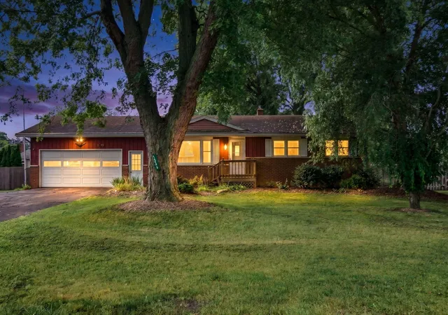 Photo 2 of Single family home for sale at 1356 Wilson Rd, Saint Joseph, MI 49085 | MLS# 69026043090 | Listing updated on 2026-09-14