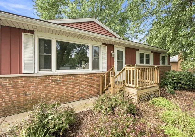 Photo 3 of Single family home for sale at 1356 Wilson Rd, Saint Joseph, MI 49085 | MLS# 69026043090 | Listing updated on 2026-09-14