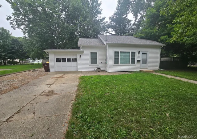 Photo 1 of Single family home for sale at 402 E Buchanan St, St Johns City Clinton, MI 48879 | MLS# 20261065101 | Listing updated on 2026-08-24