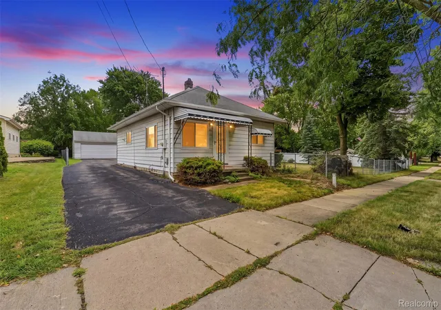 Photo 1 of Single family home for sale at 2083 Dutcher St, Flint Charter Township Genesee, MI 48532 | MLS# 20261065103 | Listing updated on 2026-09-15