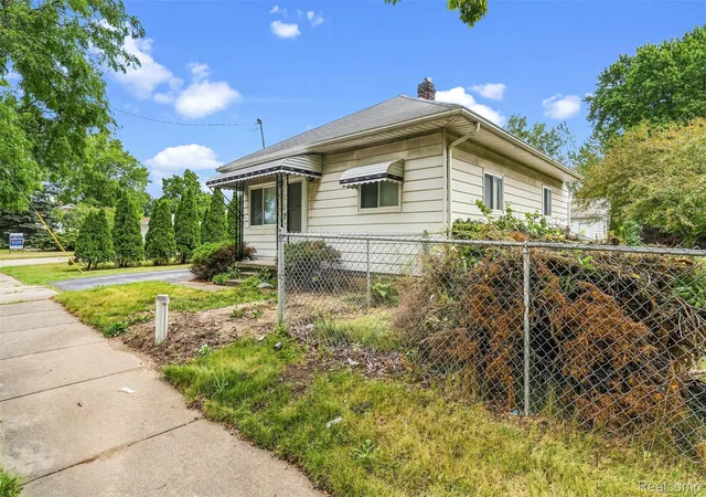 Photo 4 of Single family home for sale at 2083 Dutcher St, Flint Charter Township Genesee, MI 48532 | MLS# 20261065103 | Listing updated on 2026-09-15