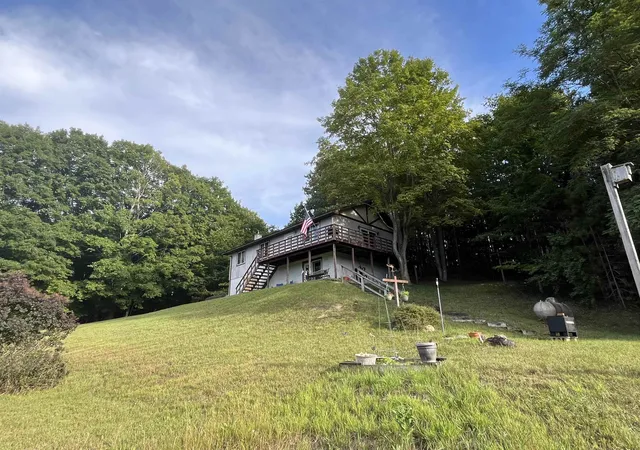 4th image of 10420 Maple View Dr, Central Lake, MI 49622 | MLS# 78080072424