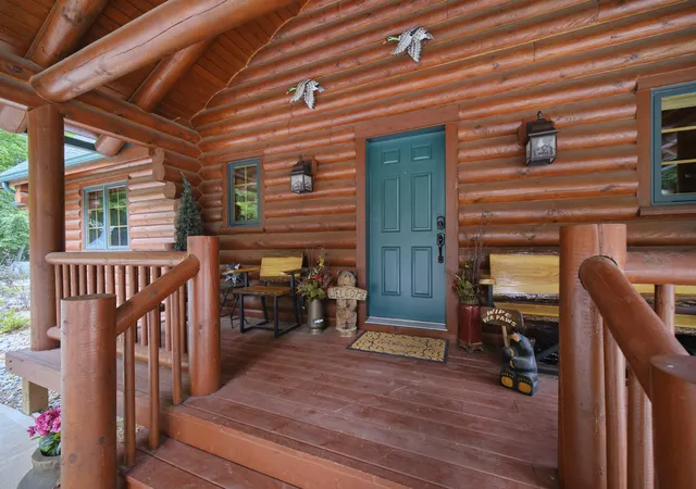 Photo 3 of Single family home for sale at 302 E Kott Rd, Manistee, MI 49660 | MLS# 67026043097 | Listing updated on 2026-08-26